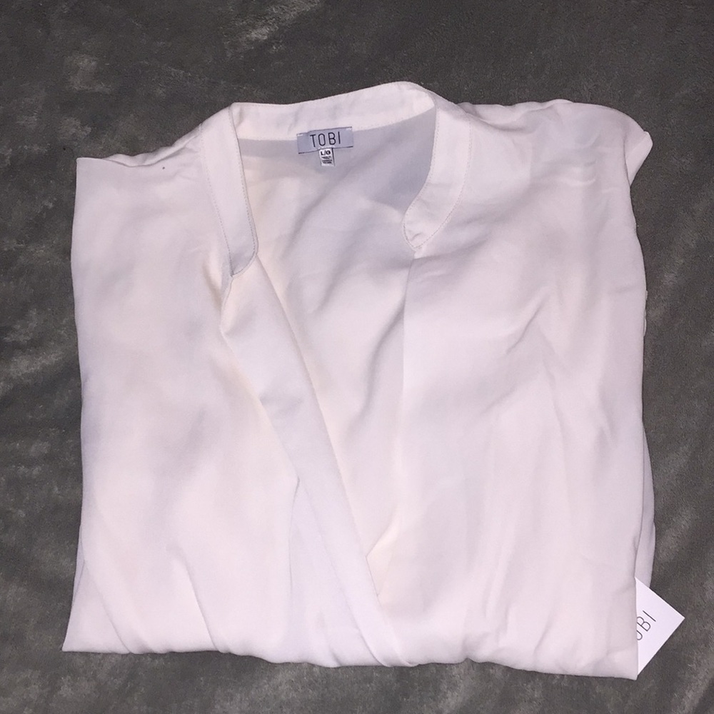 White Tobi Plunge Top! Offers are welcome!